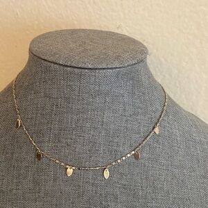 5/$10❤️❤️❤️Vintage 90s Gold Tone Zinc Alloy Tiny Leaves Dainty Necklace